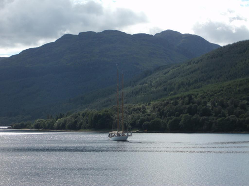 Ben Arthur'S Bothy Luxury Flat Arrochar Room photo